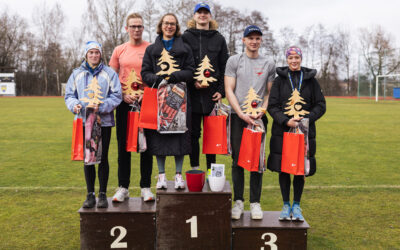 Pavel Simandl a Anežka Votavová ovládli Mikulášský aquatlon 2025!